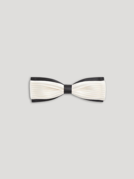 Black and white pleated bow tie.