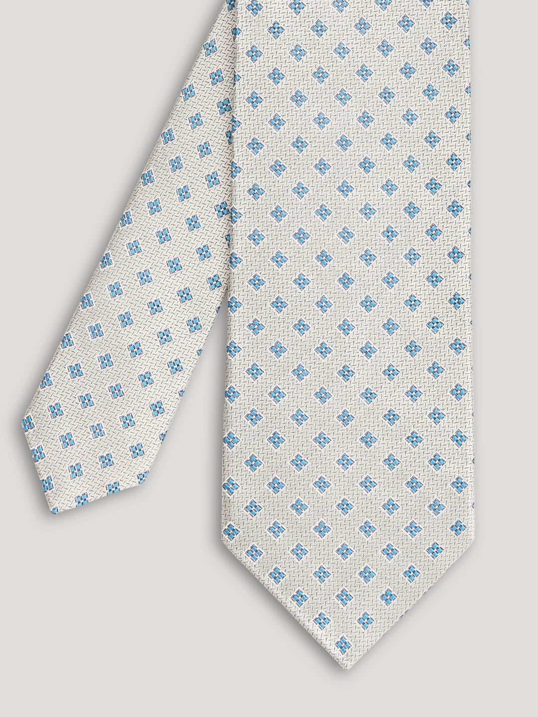 Silver tie with blue diamonds.
